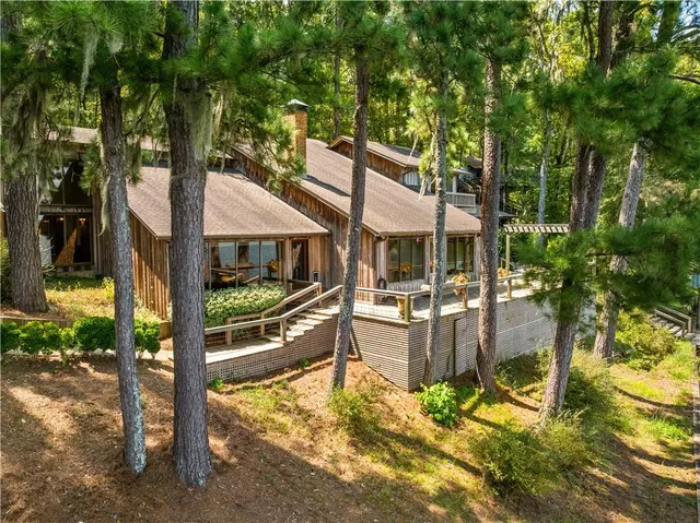 $889,900 | 137 Beechwood Lane, Natchitoches, LA 71457