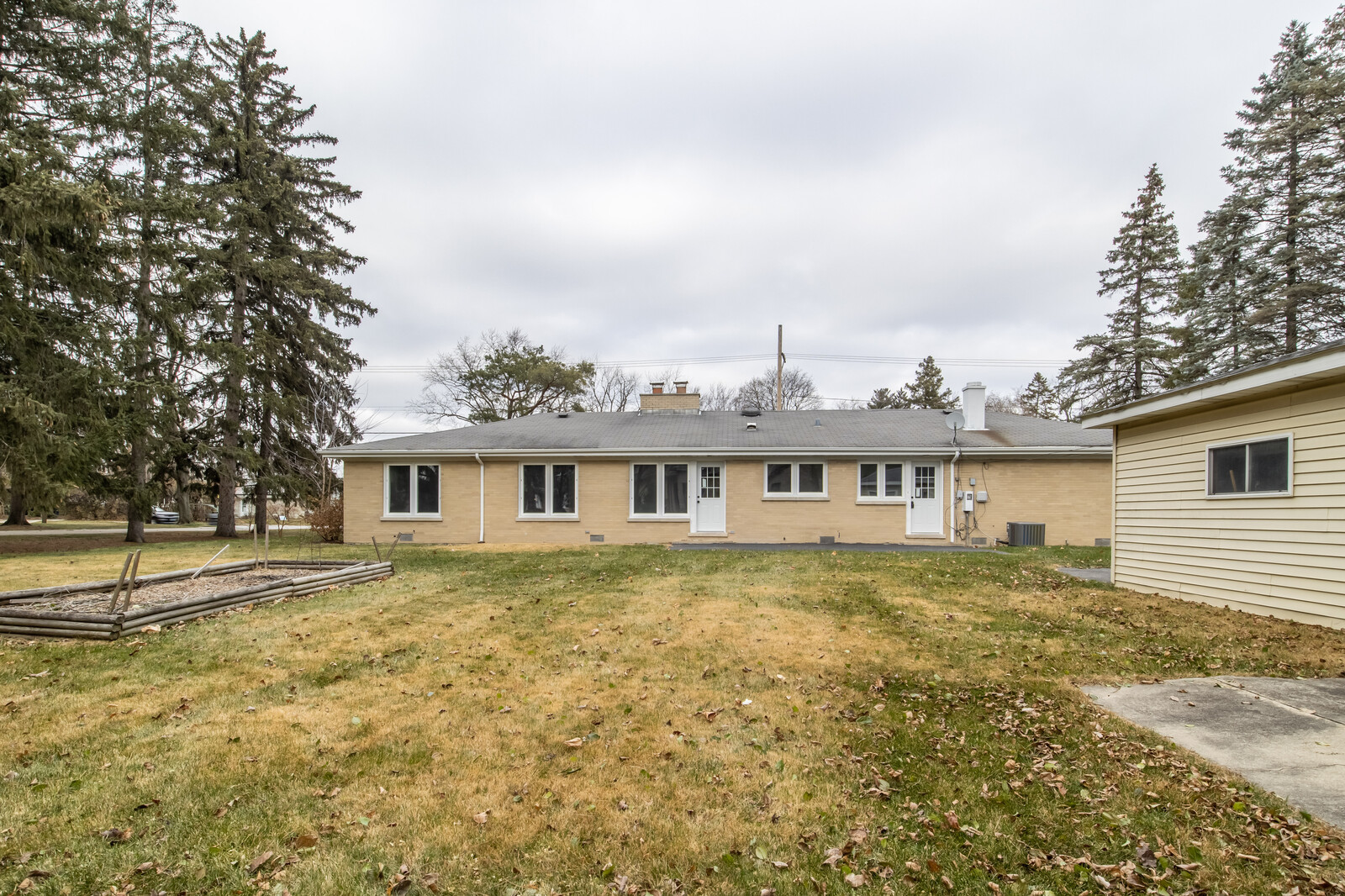 1241 Deerfield Road Deerfield, IL 60015 - Photo 35 of 37 a house that has a big yard with large trees