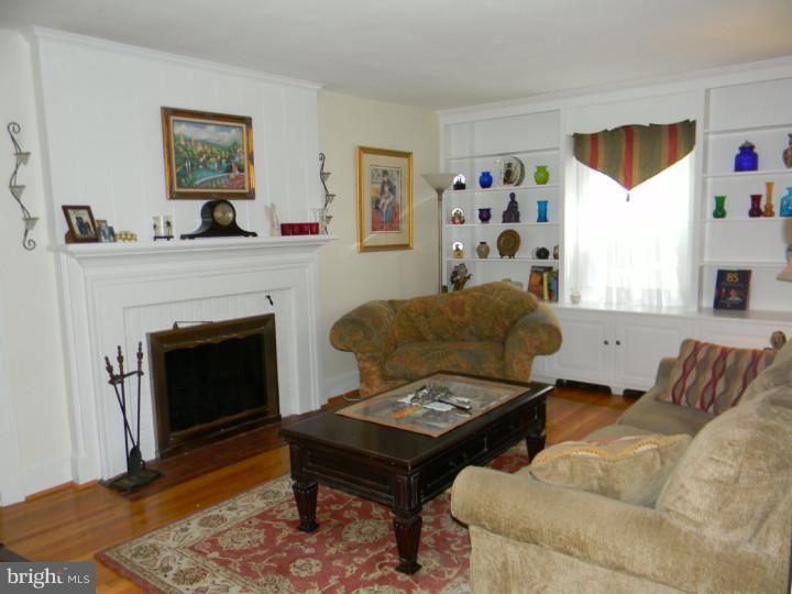 105 West Ferry Road Yardley, PA 19067 - Photo 8 of 19 Living Room