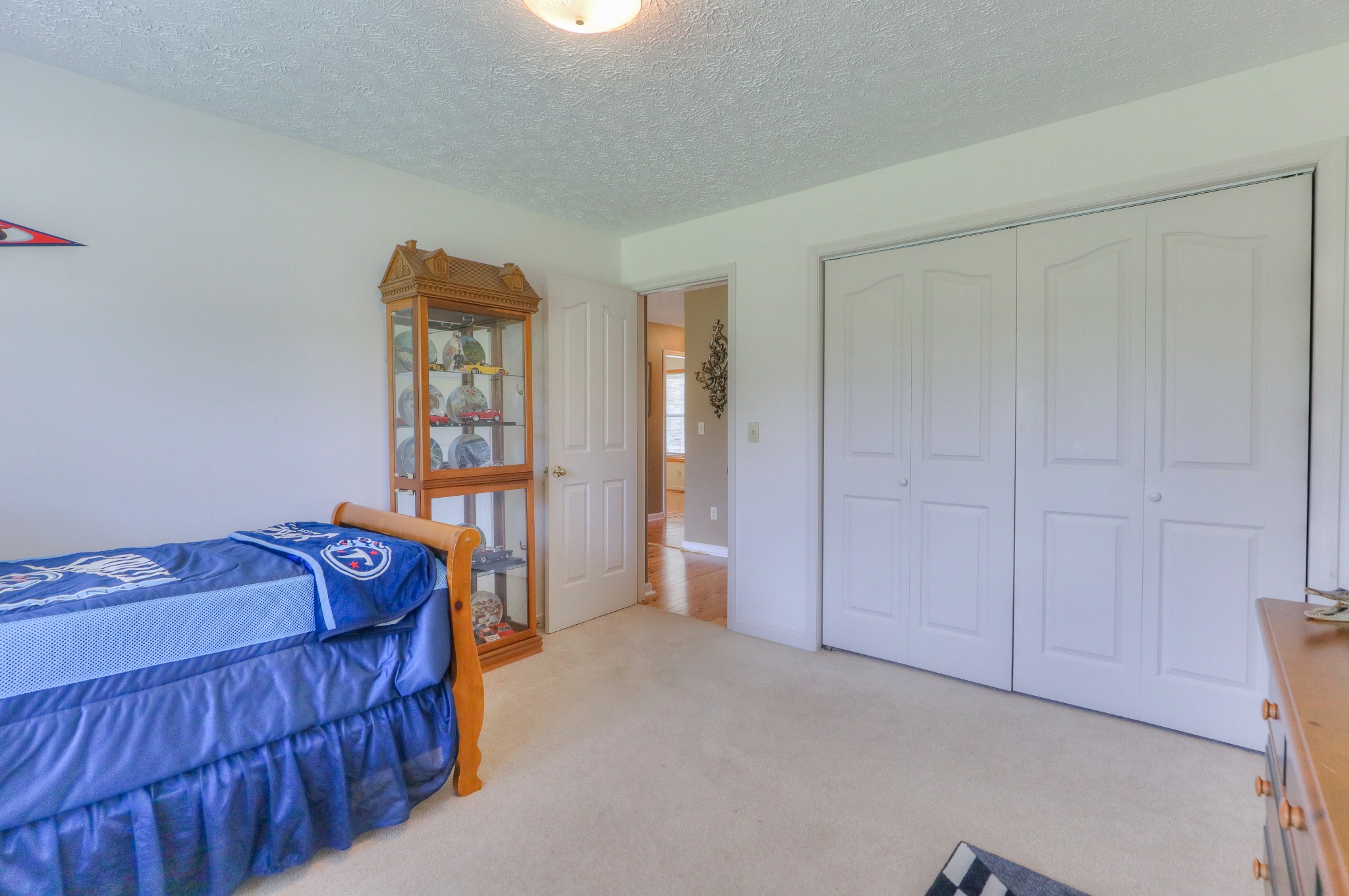 329 Shelton Road Manchester, TN 37355 - Photo 13 of 20 a living room with a couch and dresser