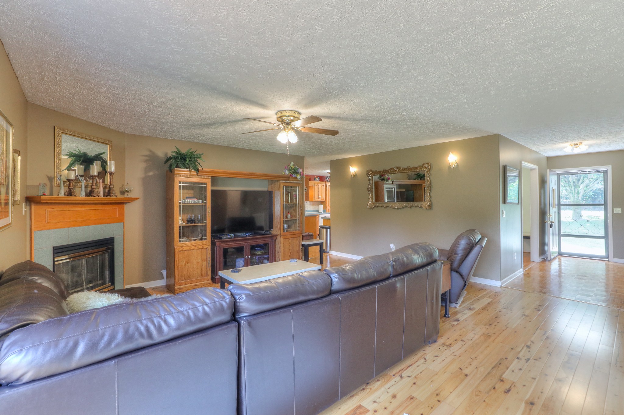 329 Shelton Road Manchester, TN 37355 - Photo 3 of 20 a living room with furniture and a flat screen tv