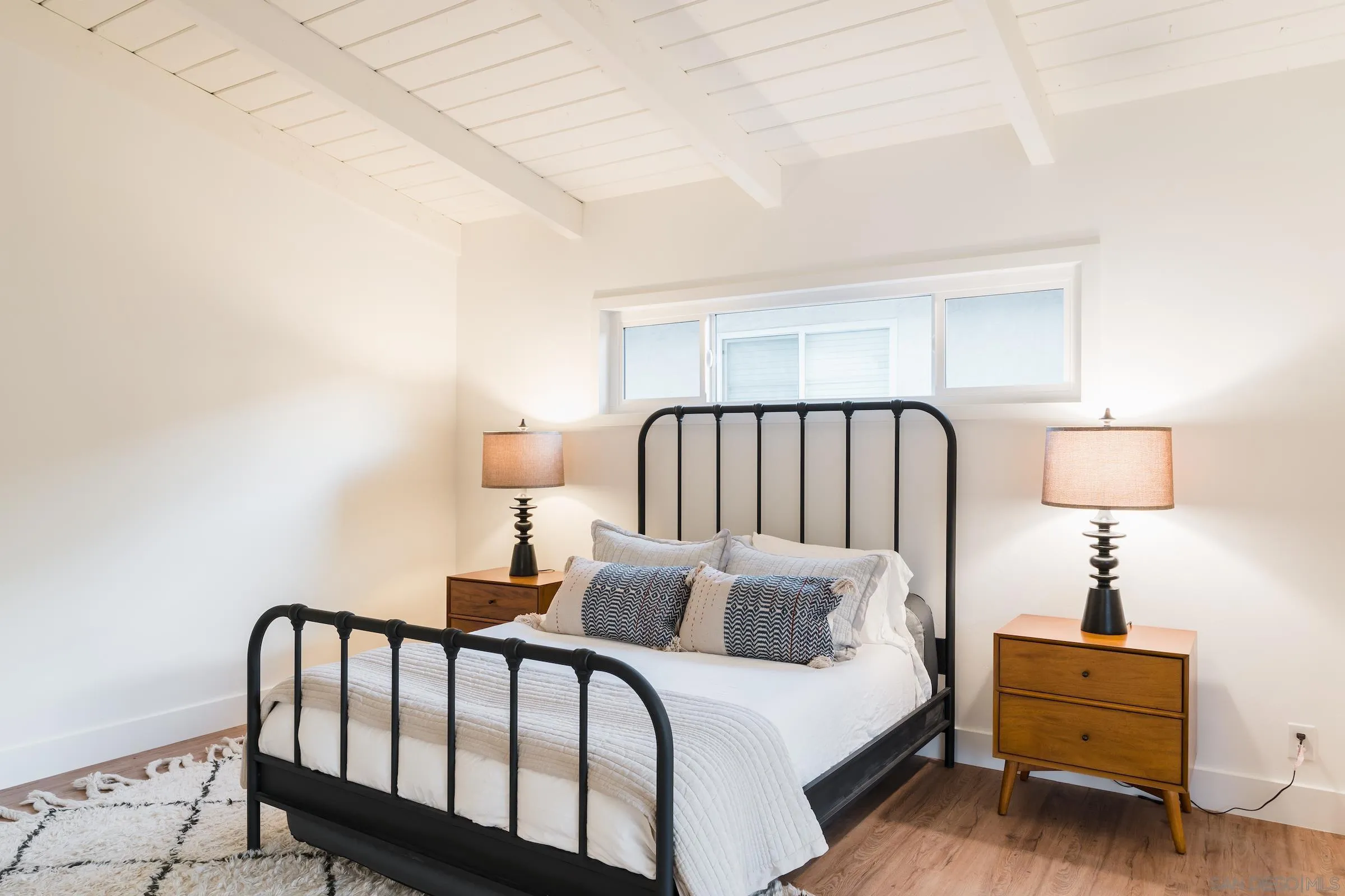 932 West Ranch Road San Marcos, CA 92078 - Photo 18 of 26 a bedroom with a bed and a lamp with the bathroom
