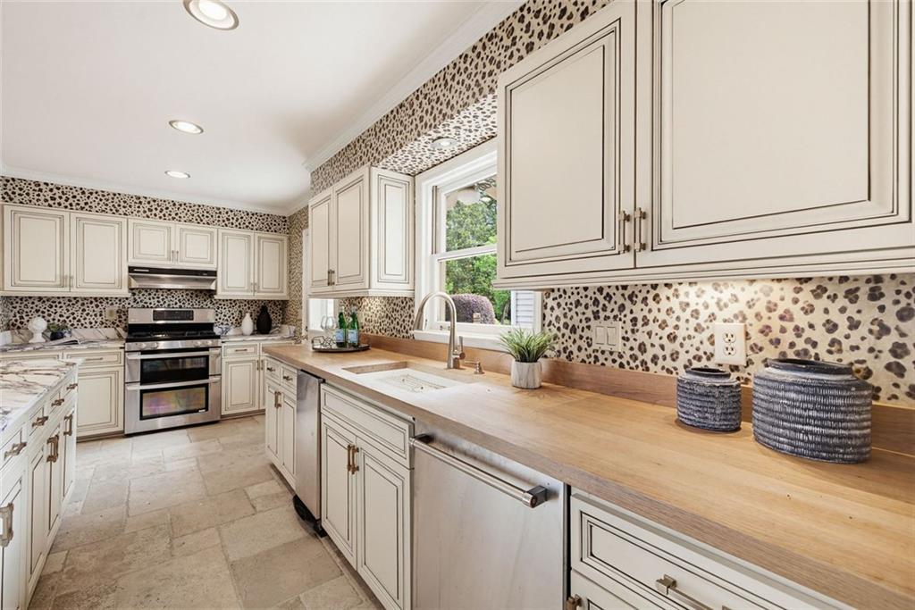 570 Rock Springs Road Northeast Atlanta, GA 30324 - Photo 12 of 39