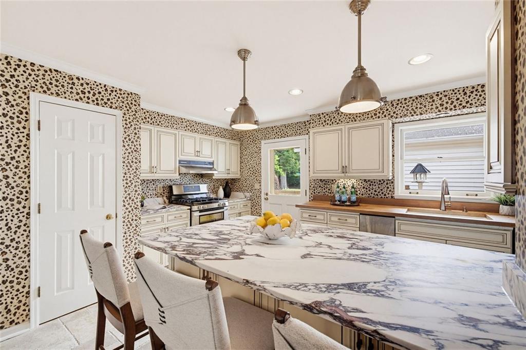 570 Rock Springs Road Northeast Atlanta, GA 30324 - Photo 13 of 39