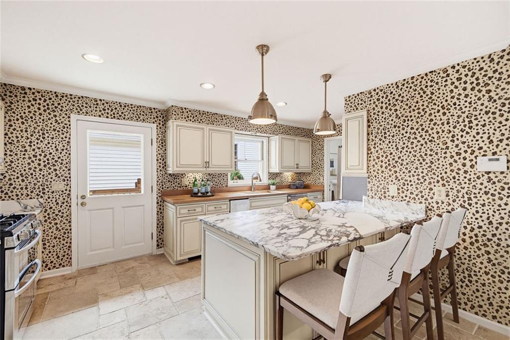570 Rock Springs Road Northeast Atlanta, GA 30324 - Photo 14 of 39