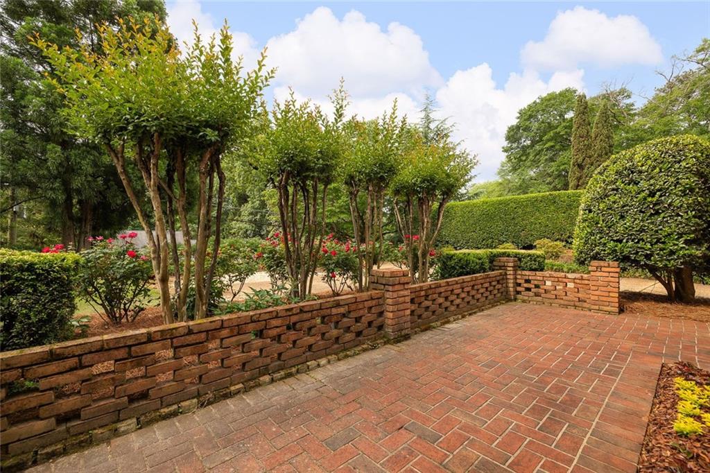 570 Rock Springs Road Northeast Atlanta, GA 30324 - Photo 9 of 39