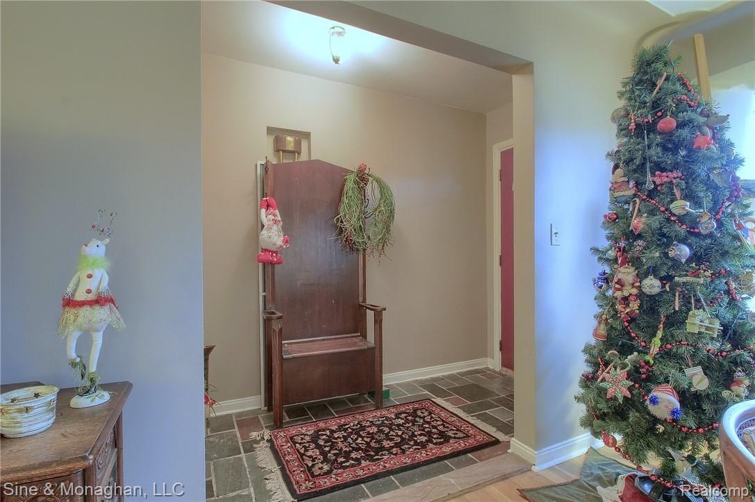 319 Lothrop Road Grosse Pointe, MI 48236 - Photo 2 of 29 4-Foyer.jpg