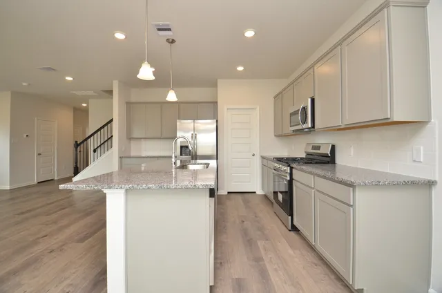 $2,300 | 27378 Axis Deer Trail, Magnolia, TX 77354