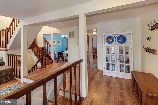 2044 Winged Foot Court Reston, VA 20191 - Photo 3 of 30 Entry