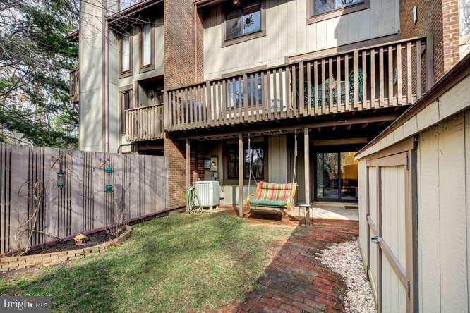 2044 Winged Foot Court Reston, VA 20191 - Photo 23 of 30 Exterior (Rear)