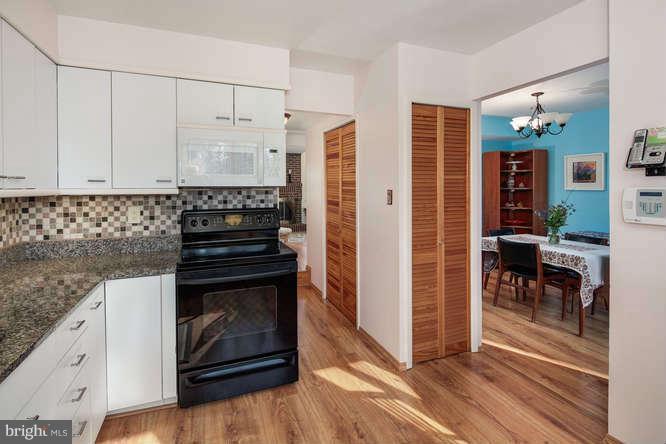 2044 Winged Foot Court Reston, VA 20191 - Photo 10 of 30 Kitchen