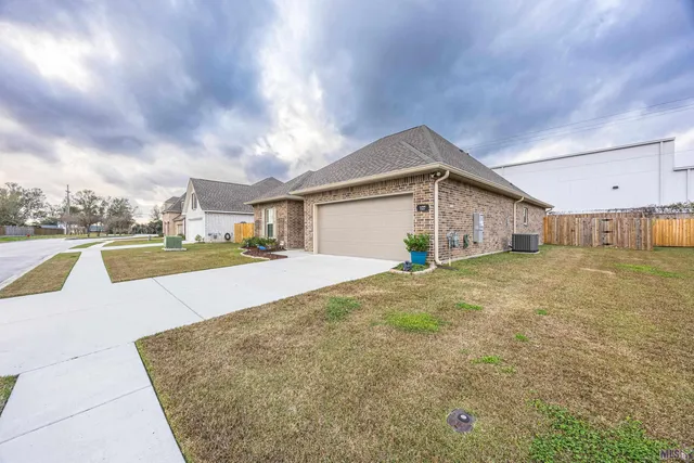 $265,000 | 127 Horis Drive, Houma, LA 70364