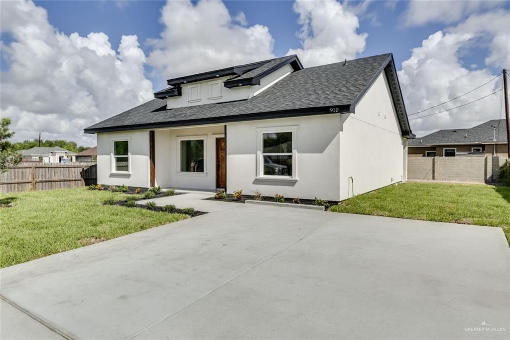 910 Trinity Street Alamo, TX 78516 - Photo 11 of 12 a view of a yard in front of house
