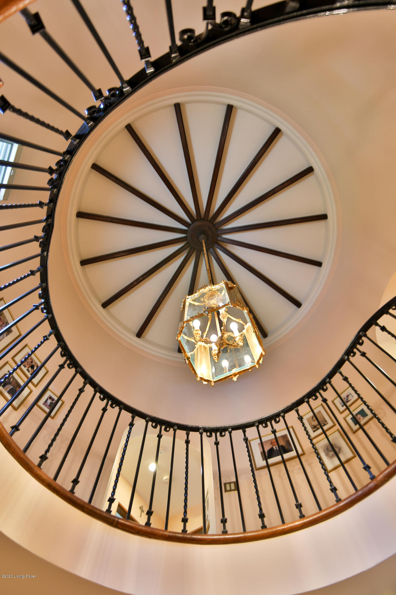 112 Tribal Road Louisville, KY 40207 - Photo 5 of 33 Spiral staircase