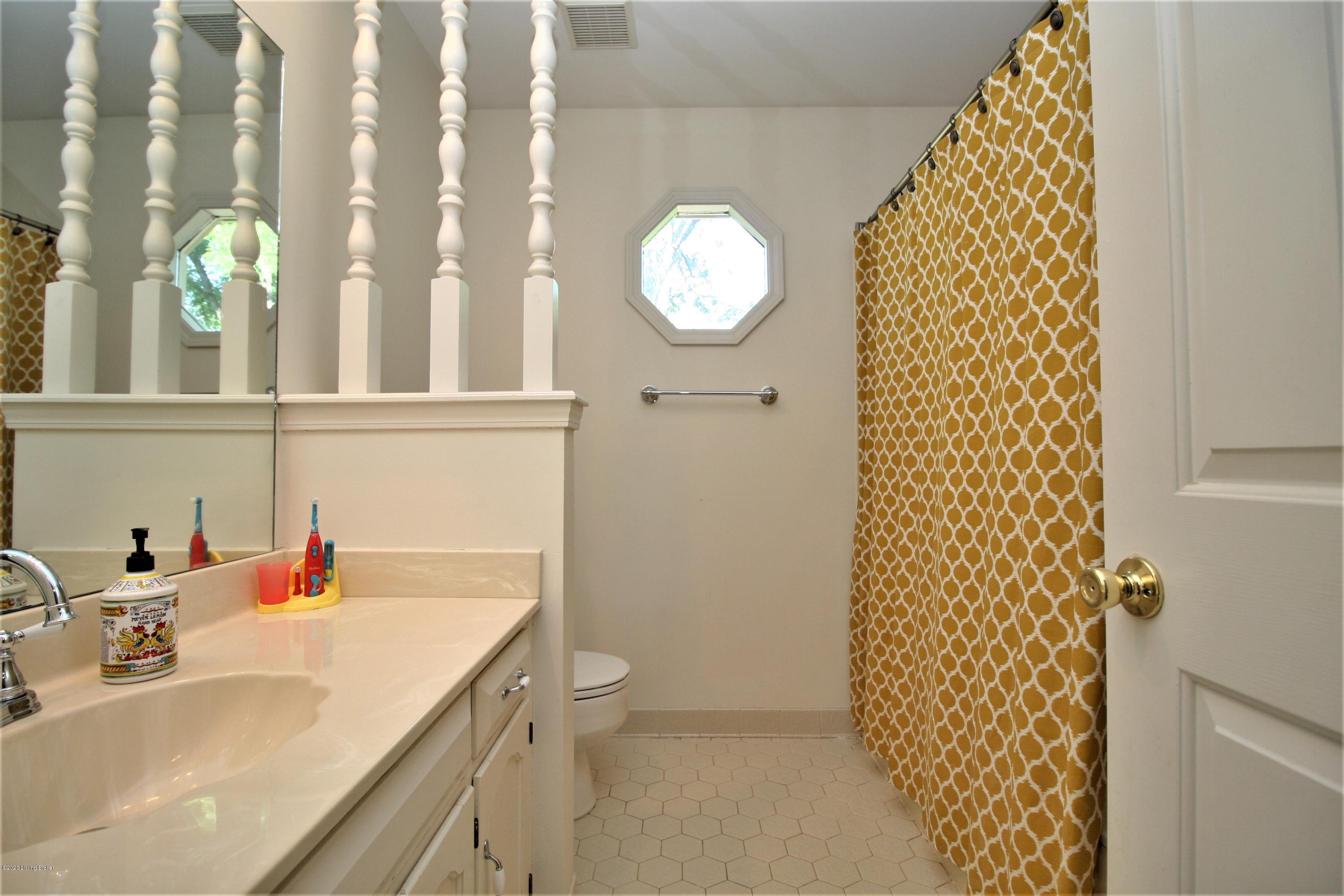 807 Foxgate Road Louisville, KY 40223 - Photo 27 of 34 IMG_1140