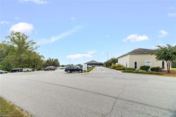 $982,500 | 410 Niblick Drive, Summerfield, NC 27358