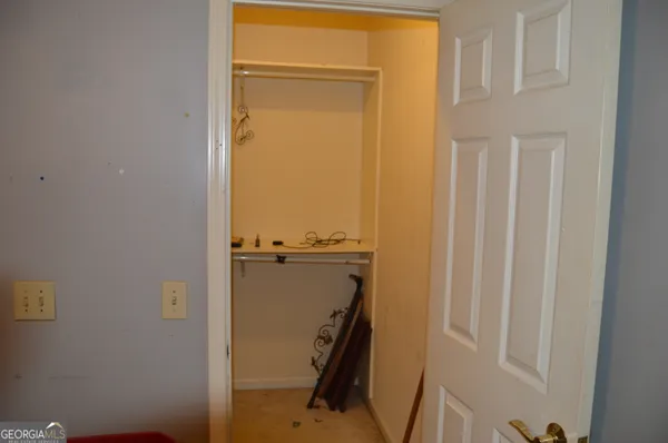 a view of utility room