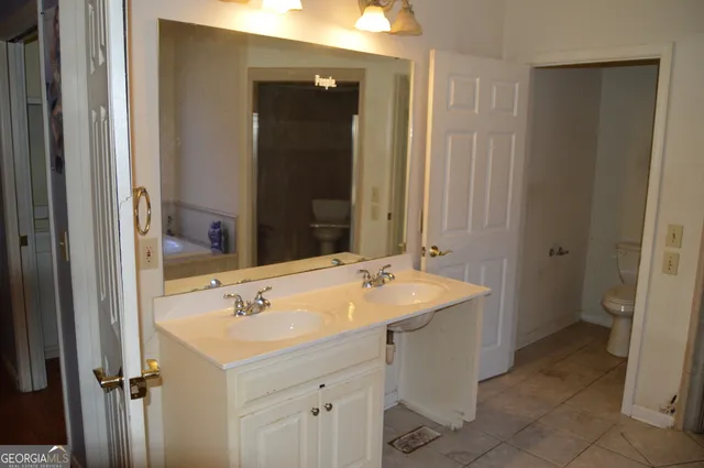 a bathroom with a toilet