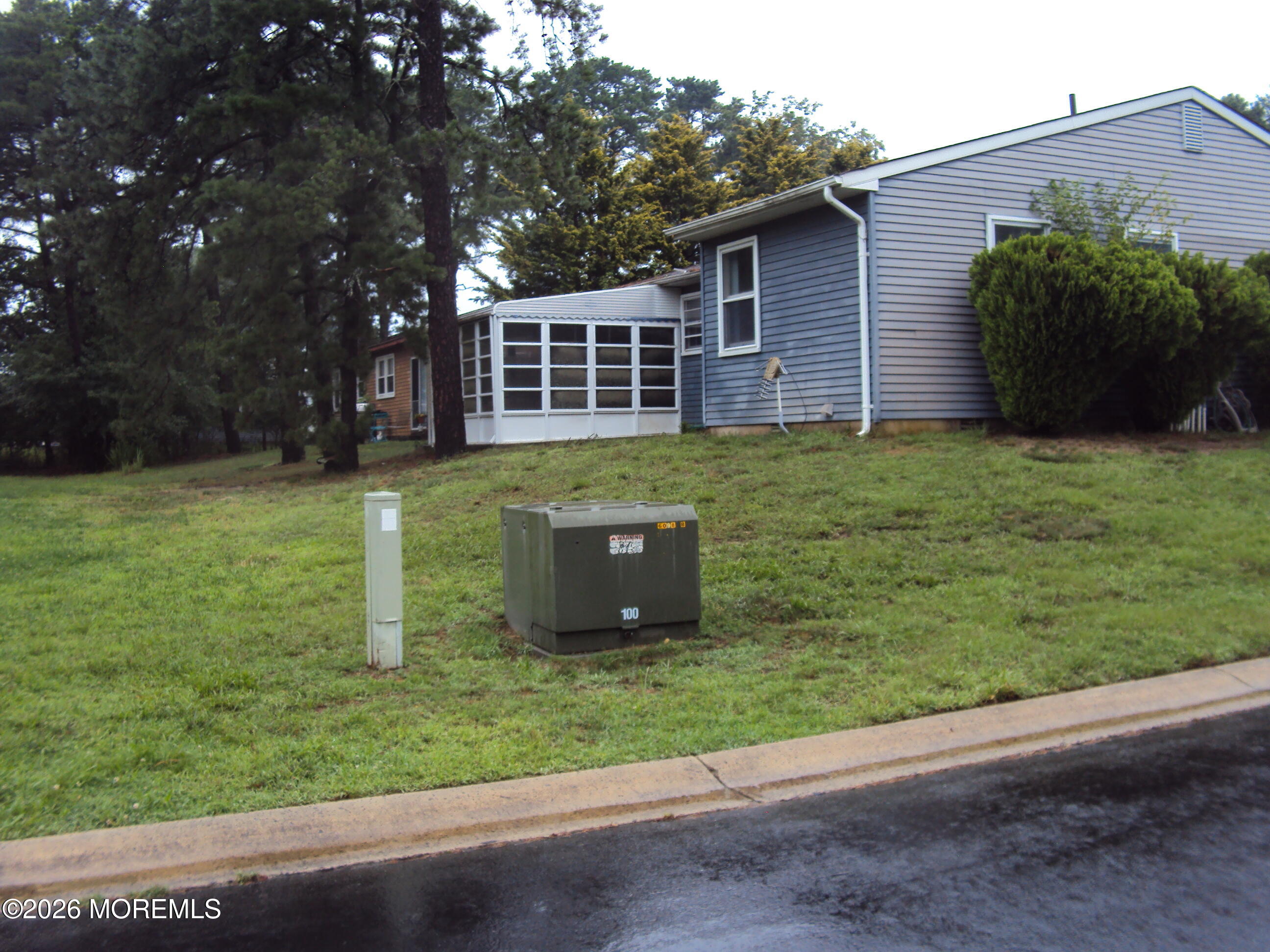13 Augusta Road Whiting, NJ 08759 - Photo 2 of 16 DSC08836