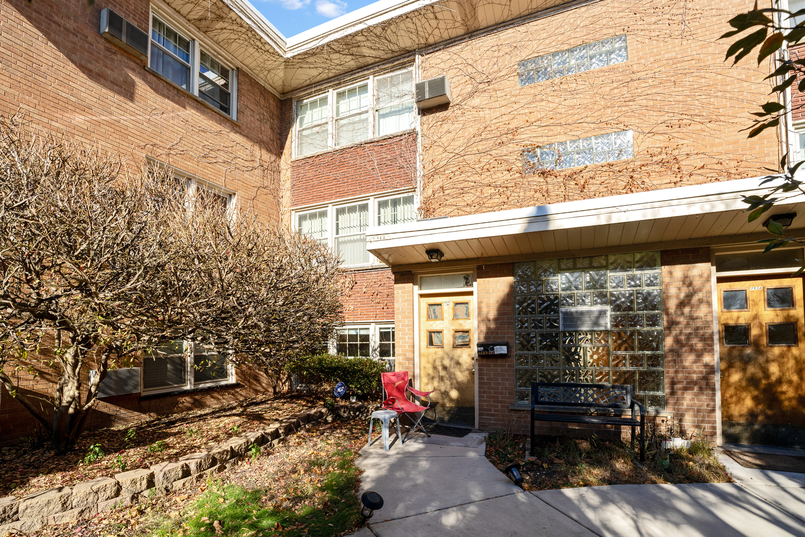 7534 North Ridge Boulevard, Unit 1W Chicago, IL 60645 - Photo 1 of 19 Gallery Image 1