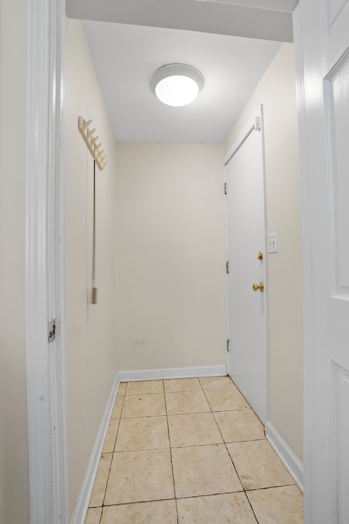 7534 North Ridge Boulevard, Unit 1W Chicago, IL 60645 - Photo 11 of 19 Gallery Image 11