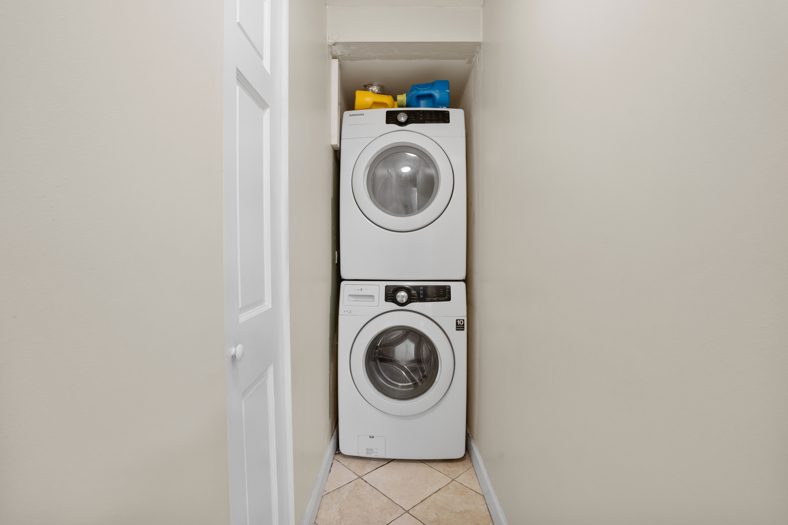 7534 North Ridge Boulevard, Unit 1W Chicago, IL 60645 - Photo 13 of 19 Gallery Image 13