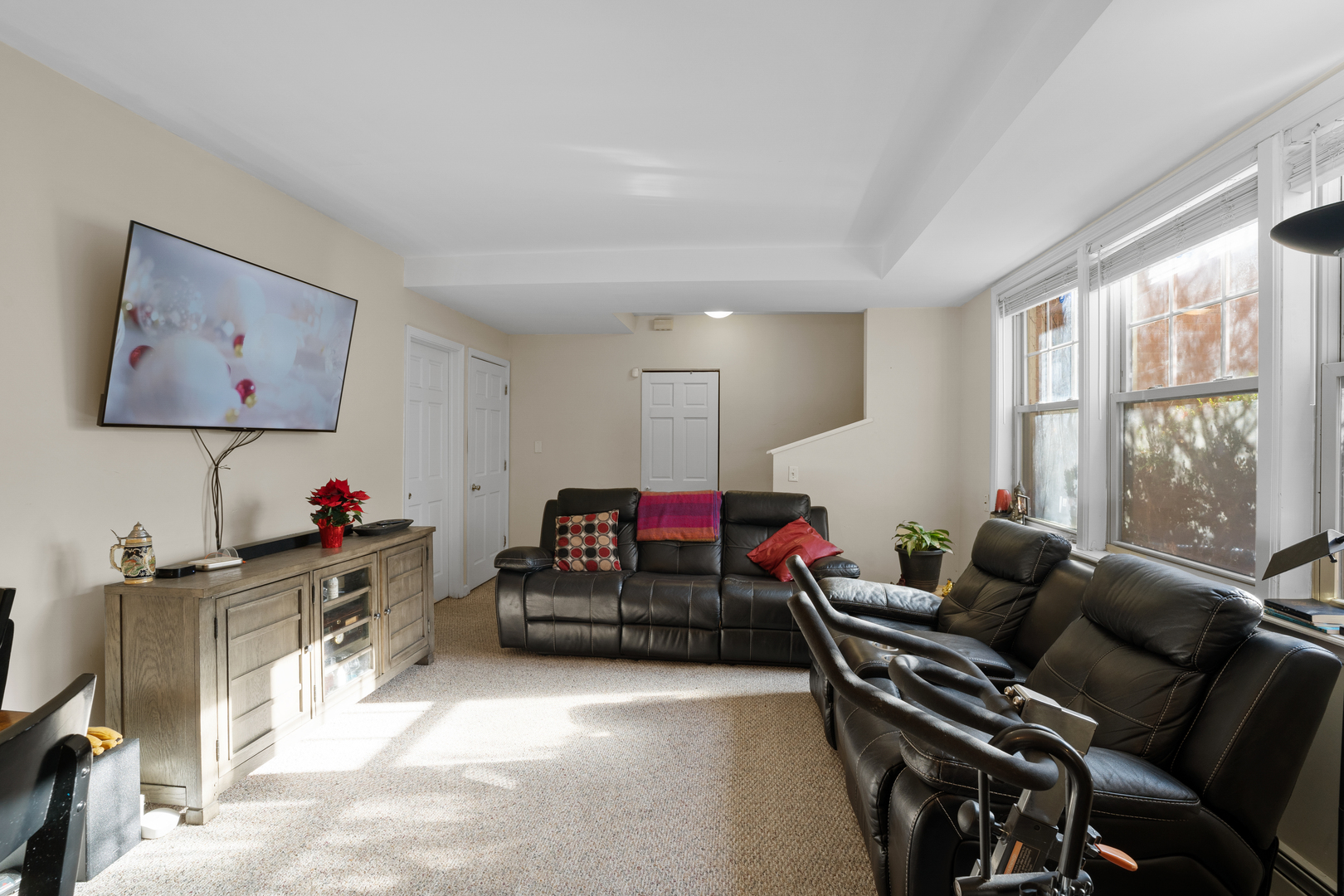 7534 North Ridge Boulevard, Unit 1W Chicago, IL 60645 - Photo 5 of 19 Gallery Image 5