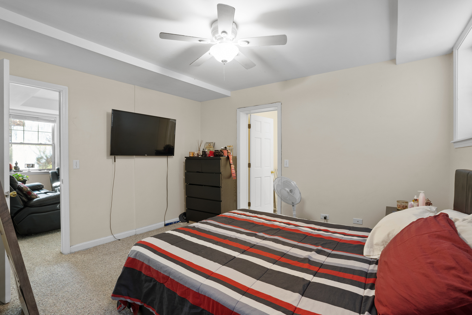 7534 North Ridge Boulevard, Unit 1W Chicago, IL 60645 - Photo 9 of 19 Gallery Image 9