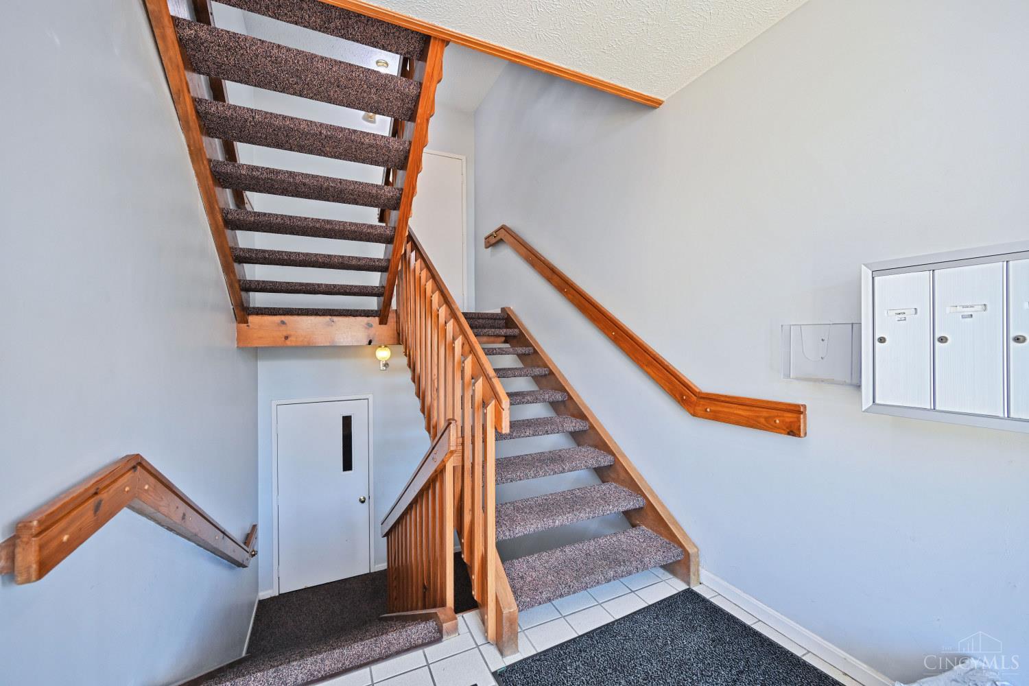 7382 Ridgepoint Drive, Unit 9 Cincinnati, OH 45230 - Photo 3 of 30 Gallery Image 3