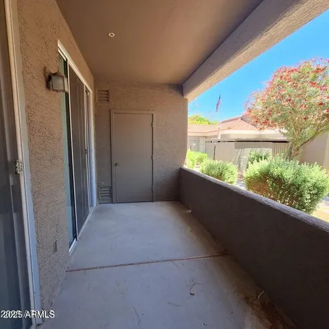 $193,000 | 2929 West Yorkshire Drive, Unit 1040, Phoenix, AZ 85027