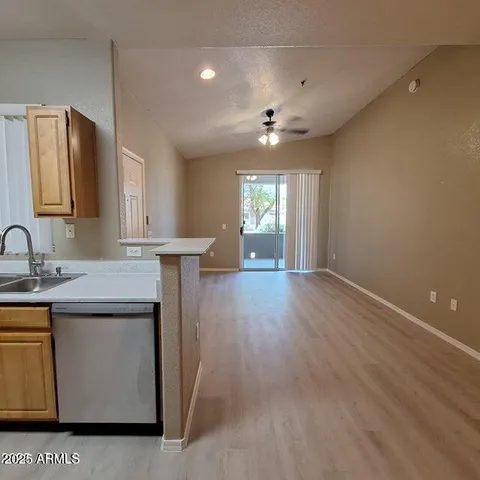 $193,000 | 2929 West Yorkshire Drive, Unit 1040, Phoenix, AZ 85027