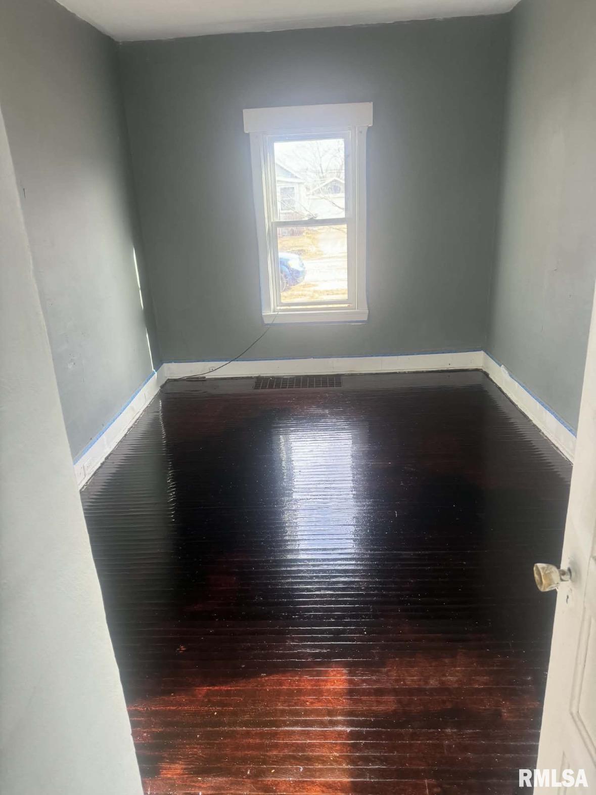 205 2nd Street South Pekin, IL 61564 - Photo 3 of 20