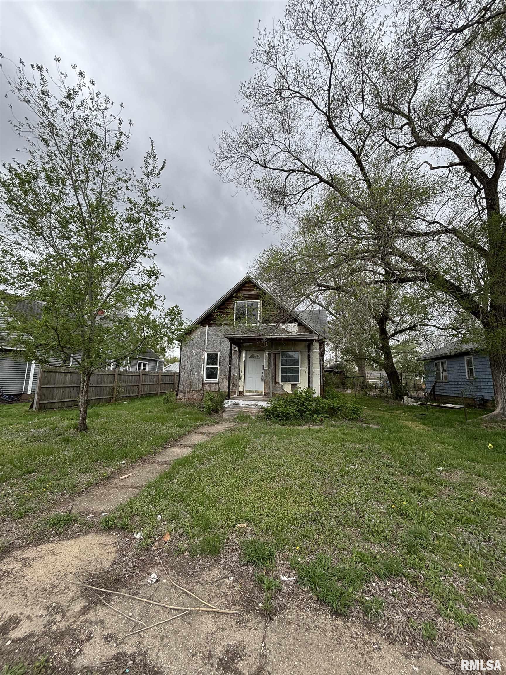 205 2nd Street South Pekin, IL 61564 - Photo 4 of 27