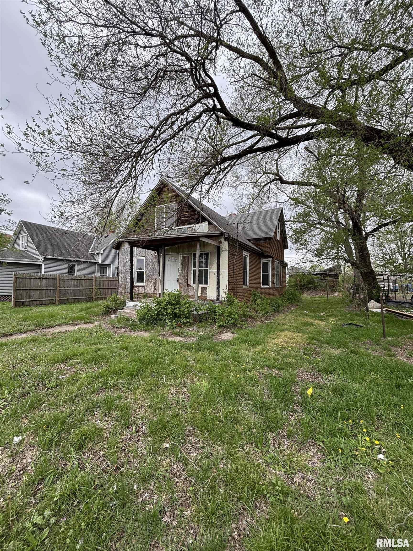 205 2nd Street South Pekin, IL 61564 - Photo 5 of 27