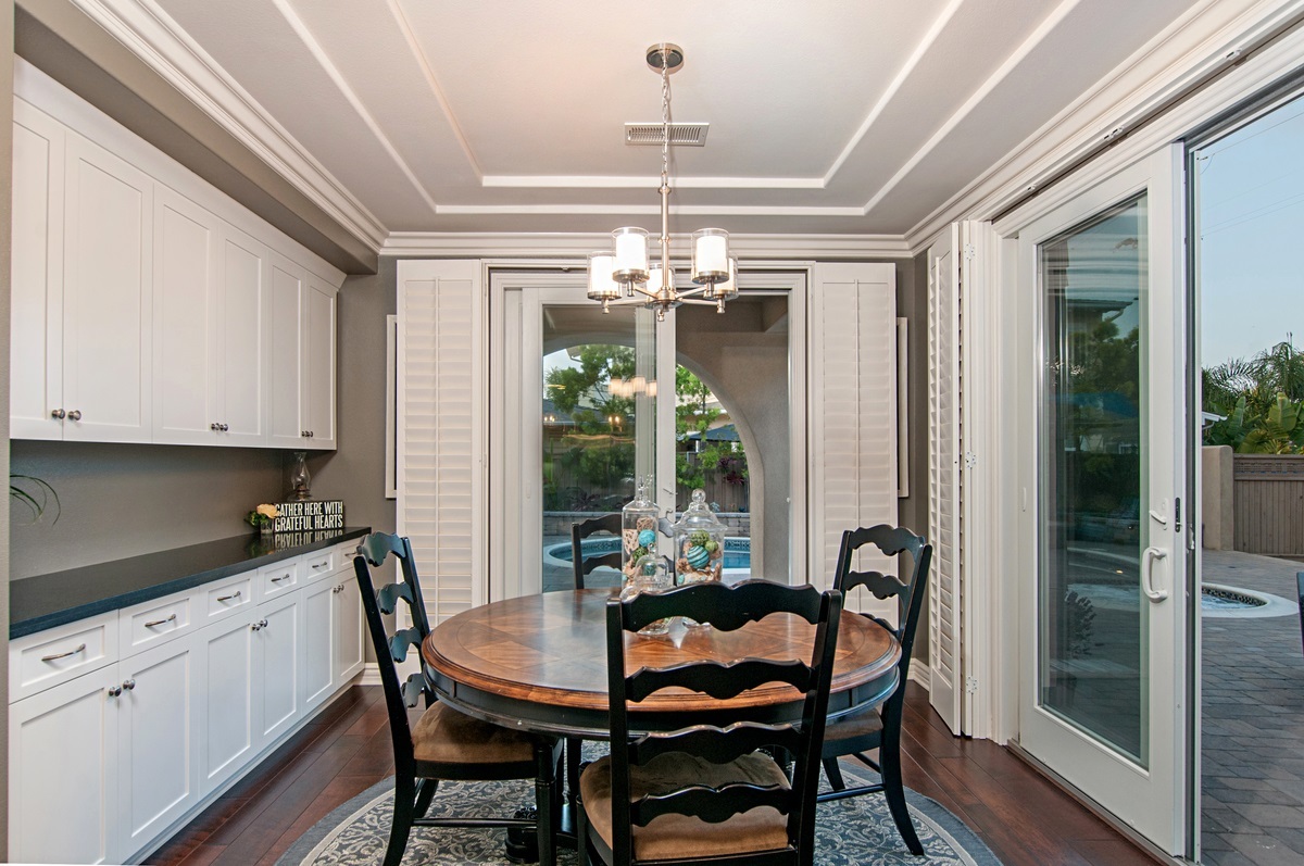 1946 Sheridan Road Encinitas, CA 92024 - Photo 14 of 25 Looks out to pool!