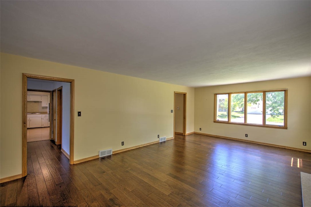 157 South Redwood Lane Decatur, IL 62522 - Photo 9 of 33