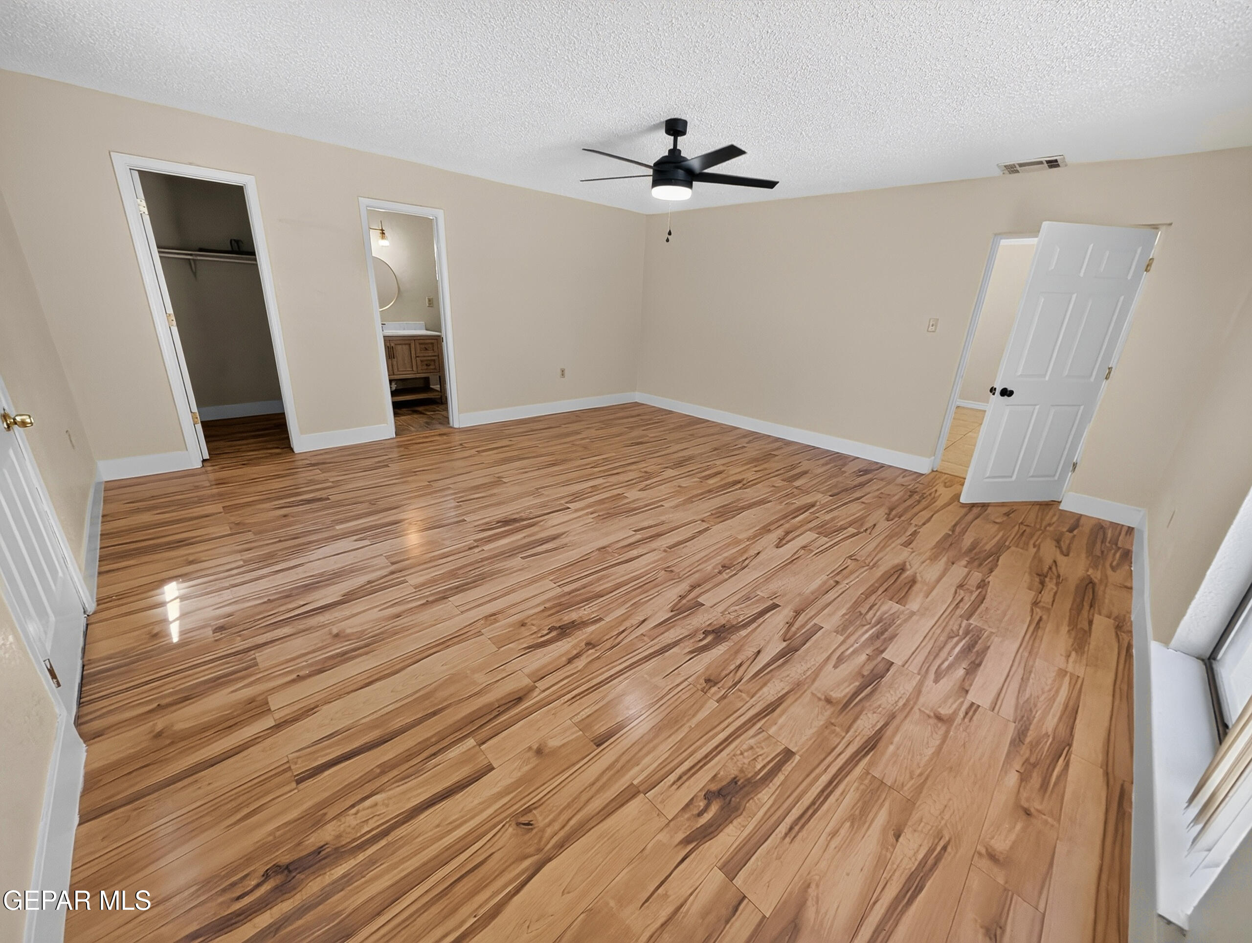 808 Rotterdam Way El Paso, TX 79912 - Photo 20 of 43 038_PXL_20260622_175626664