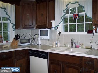 37 Shady Hill Road Media, PA 19063 - Photo 10 of 12 Kitchen