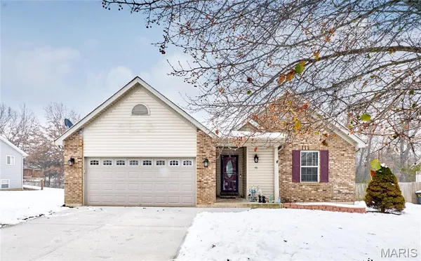 $279,900 | 50 Village Cir Drive, Winfield, MO 63389