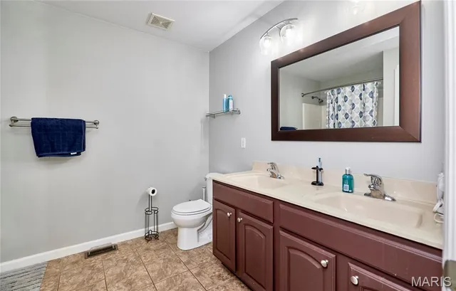 $285,000 | 50 Village Cir Drive, Winfield, MO 63389