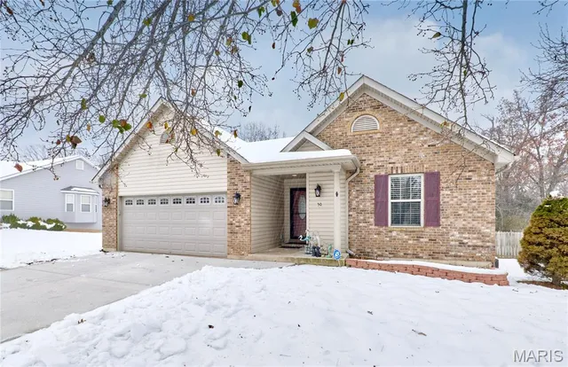 $285,000 | 50 Village Cir Drive, Winfield, MO 63389