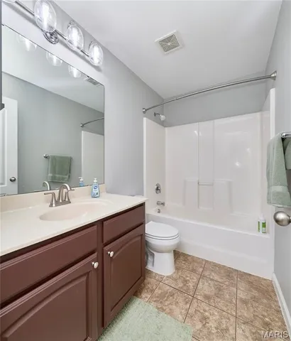 $285,000 | 50 Village Cir Drive, Winfield, MO 63389