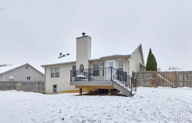 $285,000 | 50 Village Cir Drive, Winfield, MO 63389