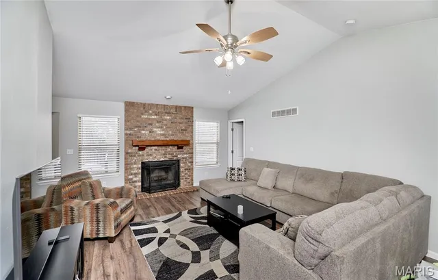 $285,000 | 50 Village Cir Drive, Winfield, MO 63389