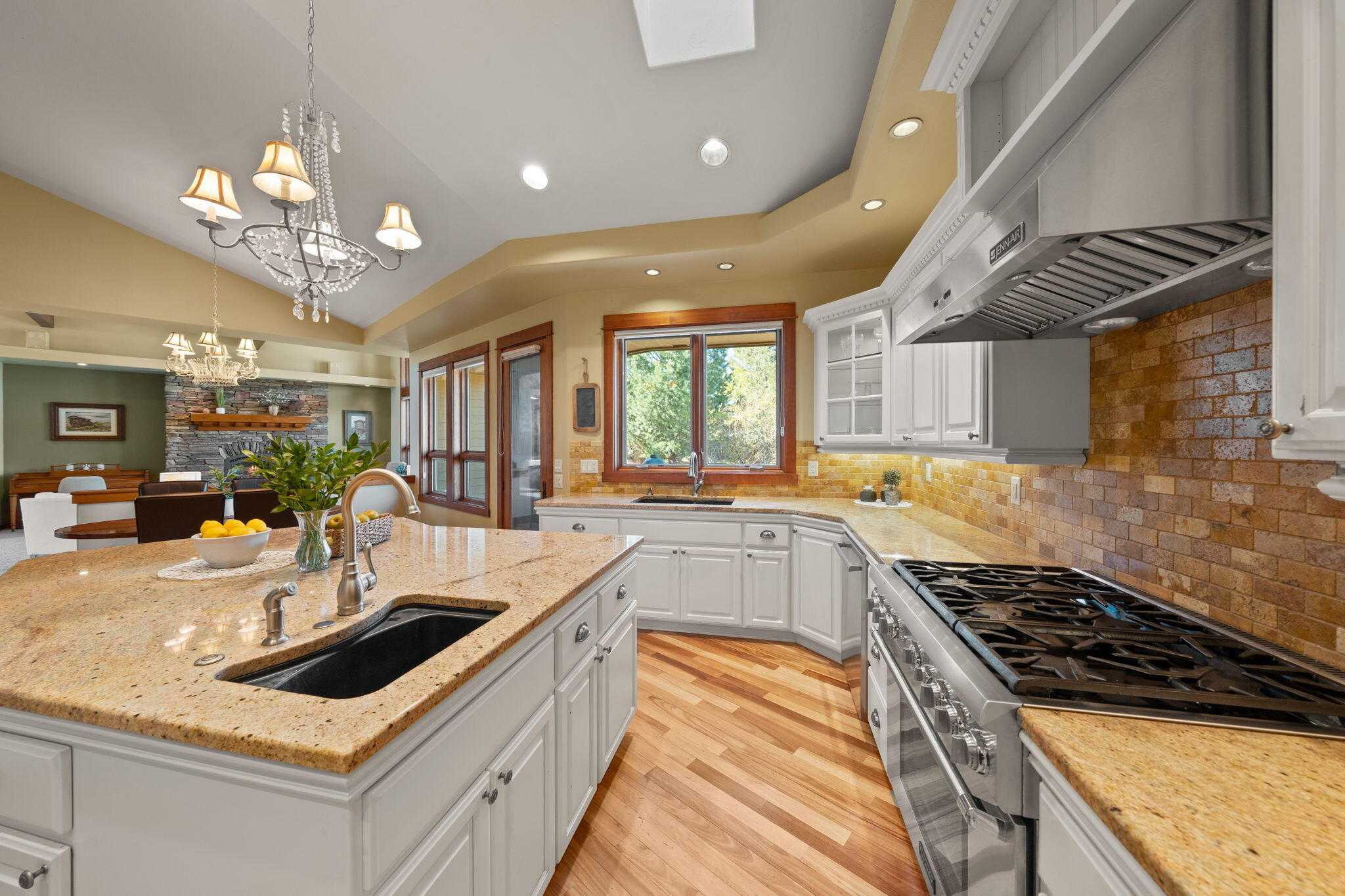 63455 Overtree Road Bend, OR 97701 - Photo 15 of 82 37-web-or-mls-Riley Visuals-13