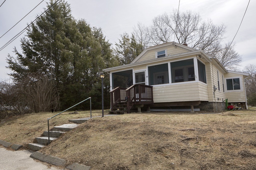 10 George Street Webster, MA 01570 - Photo 1 of 20 Gallery Image 1