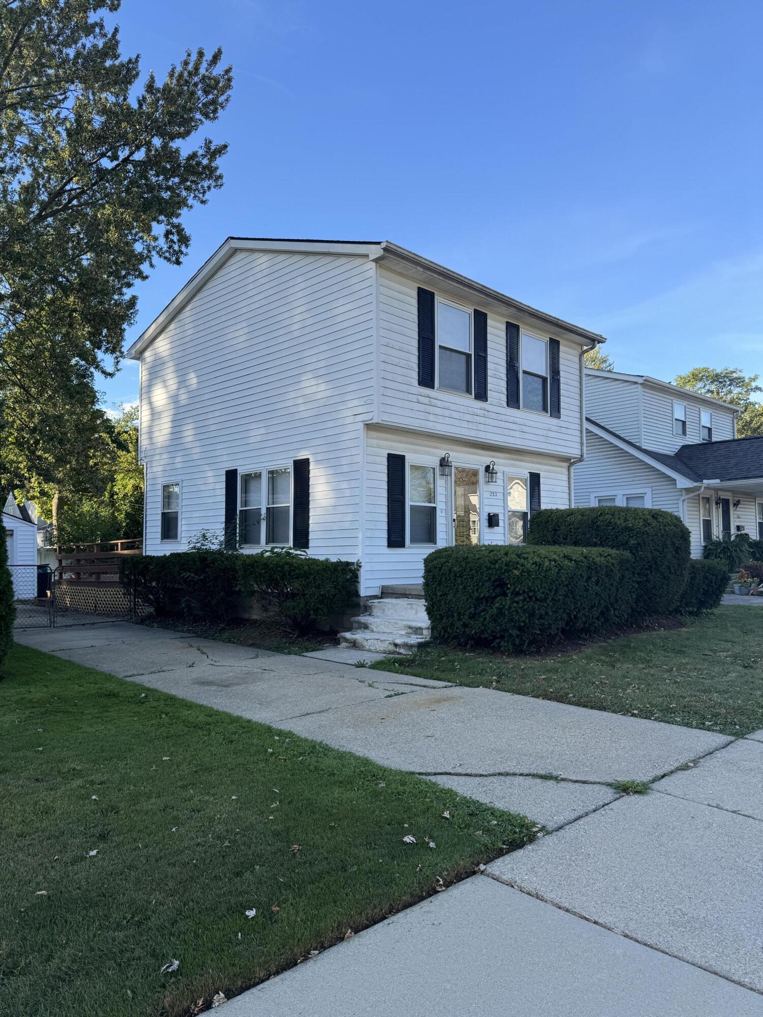 253 Massoit Street Clawson, MI 48017 - Photo 2 of 10 01