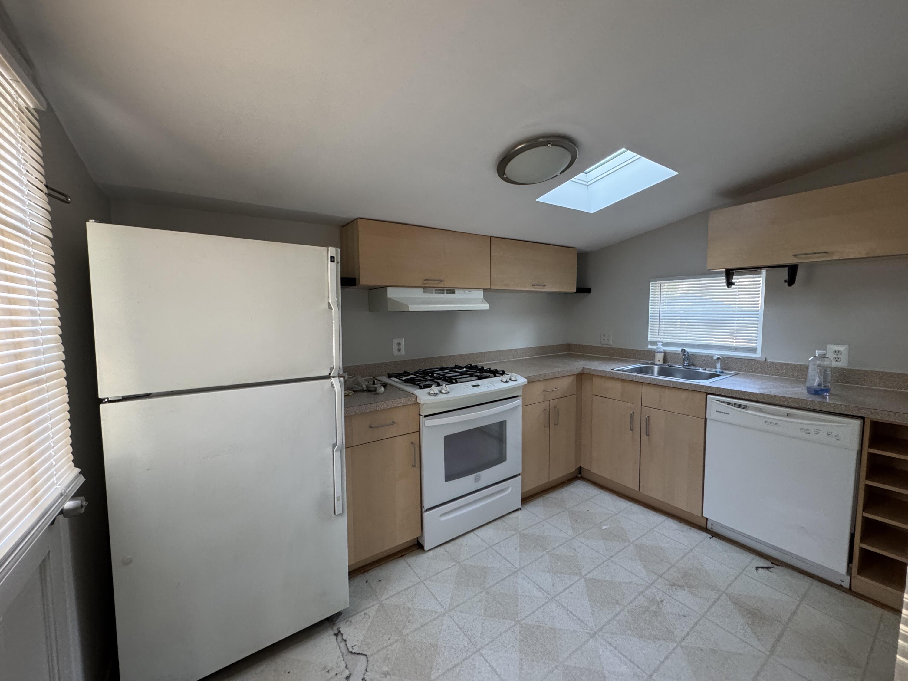 253 Massoit Street Clawson, MI 48017 - Photo 4 of 10 03