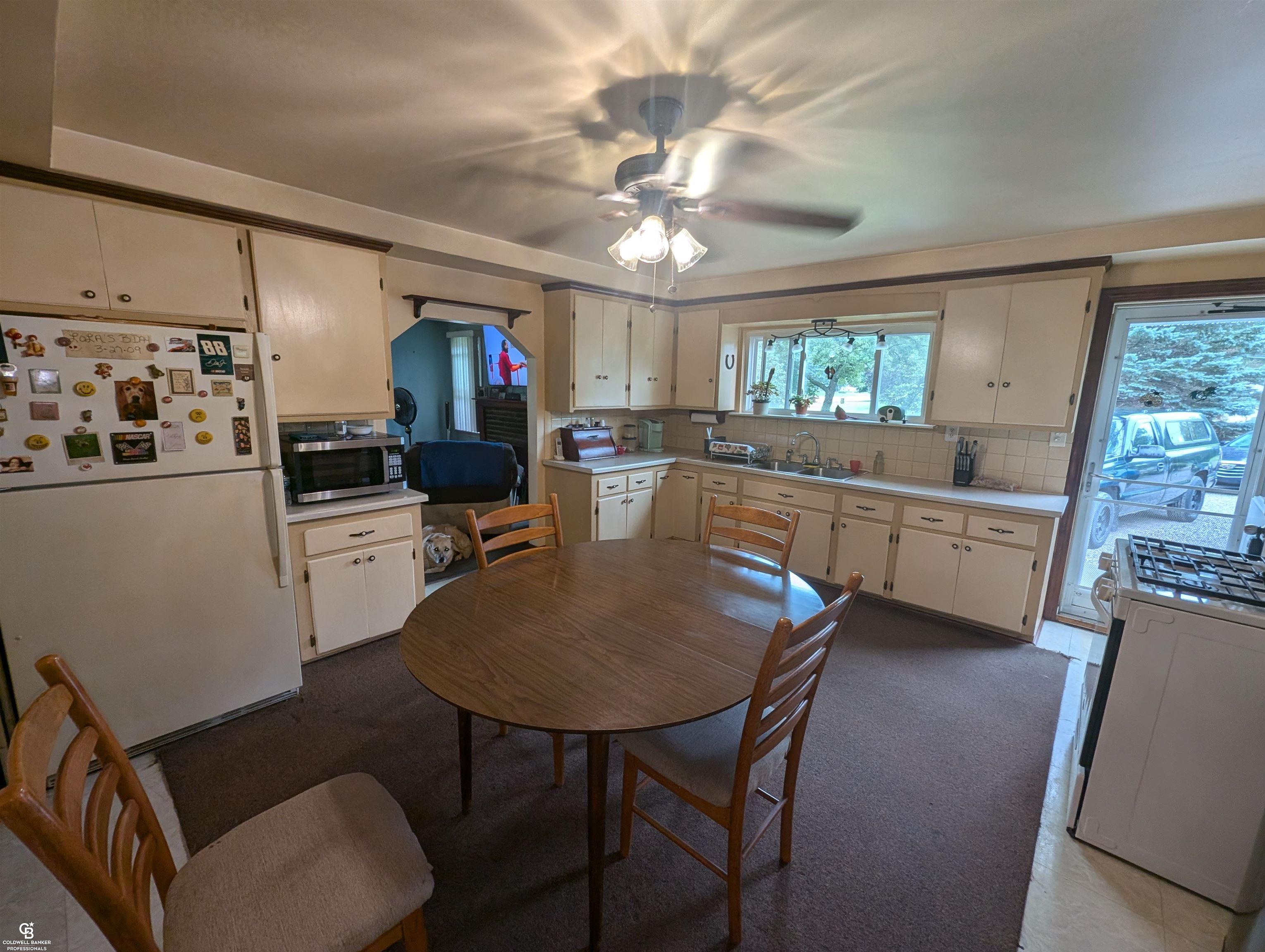 2234 East Thirteen Mile Road Warren, MI 48092 - Photo 19 of 28 50152320-a99835df-ac64-4b4f-a299-5f53c619c383.JPG