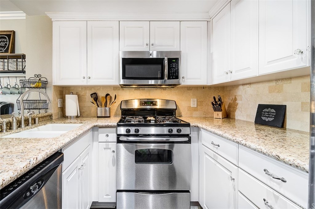 168 23rd Street, Unit D Costa Mesa, CA 92627 - Photo 11 of 41